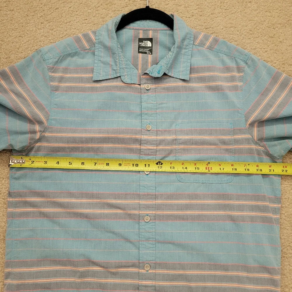 The North Face Chambray Pursuit Men's Medium‎ Short Sleeve Button Up Shirt Blue